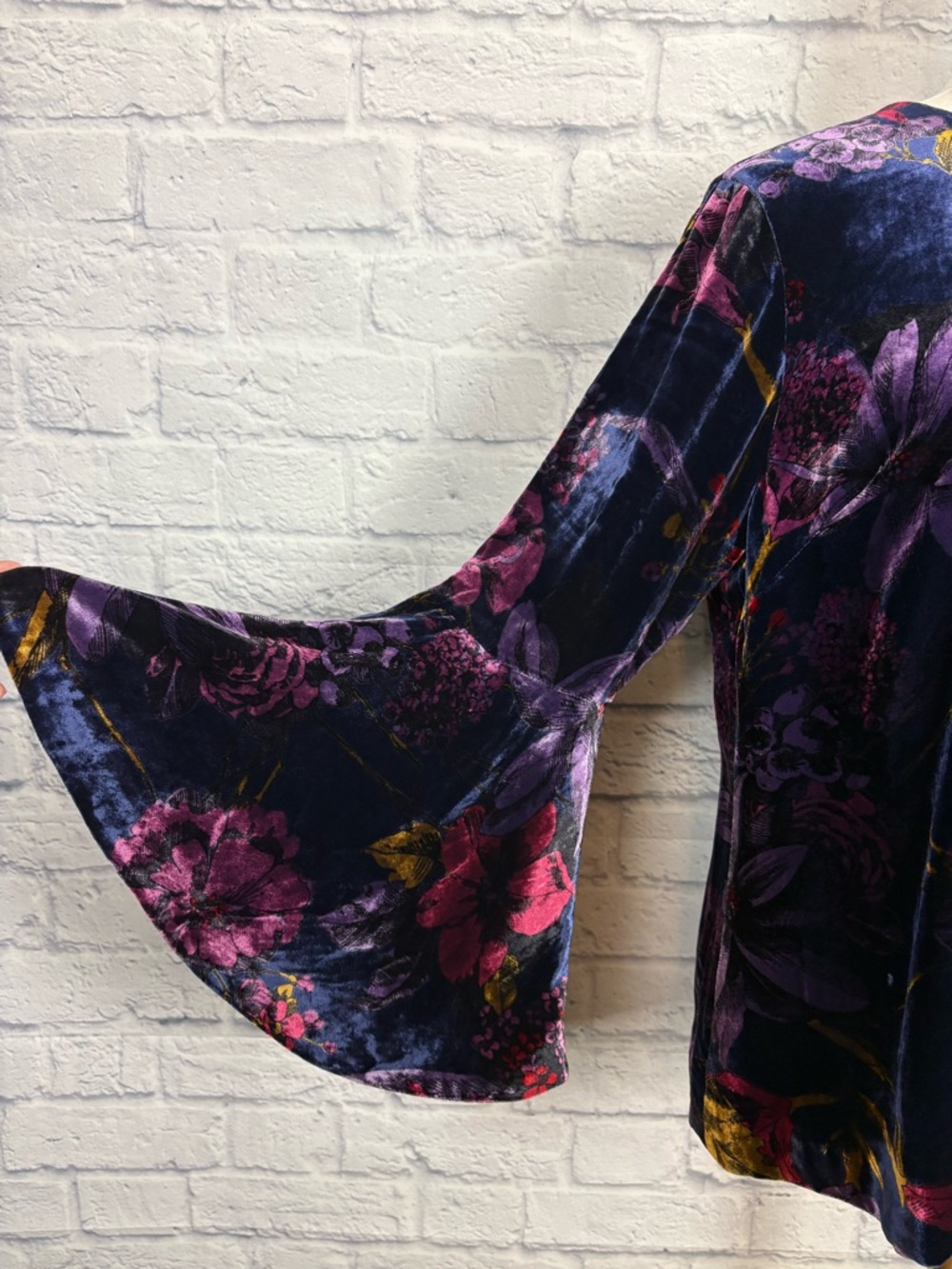 Trina Turk Astral Floral Velvet Silk Blend Crewneck Bell Sleeve size Large - Picture 3 of 7